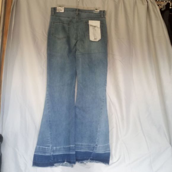* NWT Almost Famous super high rise flare jeans size 9 ( box I ) - Picture 3 of 5